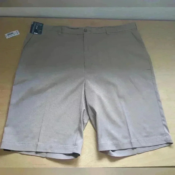 NWT  PERFORMANCE Men short size 44T Nice beige color - Picture 1 of 8